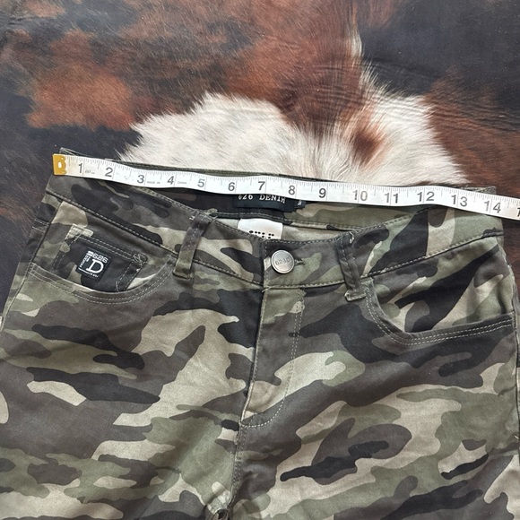 Camouflage Skinny Pants - Picture 5 of 6